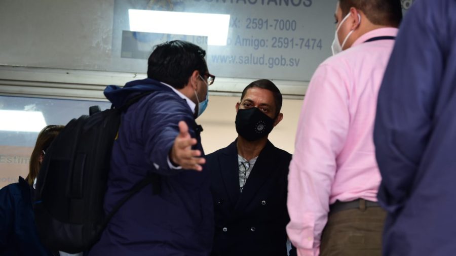 FGR envía fiscales armados a las oficinas del Ministerio de Salud para realizar “allanamiento” fgr-envia-fiscales-armados-a-las-oficinas-del-ministerio-de-salud-para-realizar-allanamiento